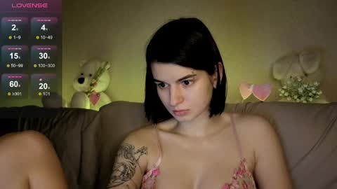 Snapshot of lololozhechka chatting on 1, 4, 2026 Elly online show from 1, 4, 2026