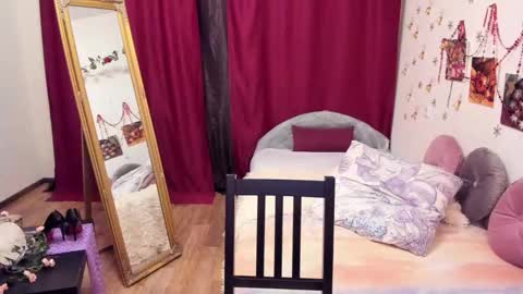 Snapshot of lolomercier chatting on 26, 1, 2025 LoloMercier online show from 26, 1, 2025