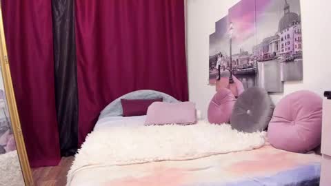 Snapshot of lolomercier chatting on 8, 3, 2025 LoloMercier online show from 8, 3, 2025