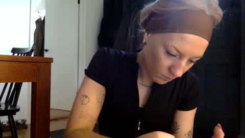 Snapshot of londonbrooke chatting on 16, 12, 2025 Em online show from 16, 12, 2025