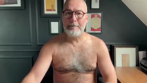 EnglishBear online show from 1, 10, 2025