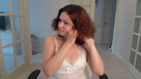Snapshot of londonmiley chatting on 17, 6, 2026 LondonMiley online show from 17, 6, 2026