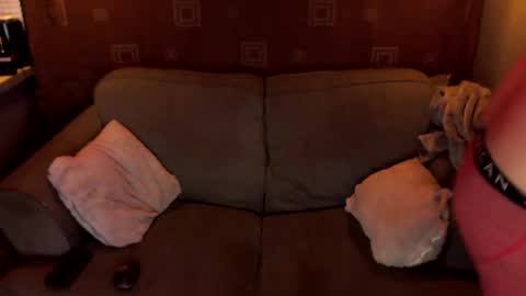 Snapshot of lonewolfgarage chatting on 25, 12, 2024 lonewolfgarage online show from 25, 12, 2024