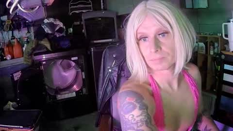 longbeachcd69 online show from 18, 12, 2025