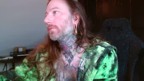 Snapshot of longhair021 chatting on 4, 2, 2025 longhair online show from 4, 2, 2025