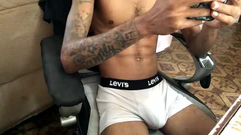 Snapshot of longshaft_ chatting on 24, 11, 2025 longshaft_ online show from 24, 11, 2025