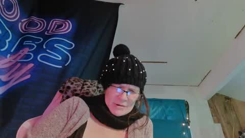 Londoncashmere69  online show from 8, 12, 2024