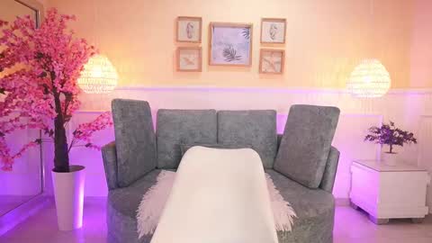 Loona Nyx online show from 11, 11, 2025