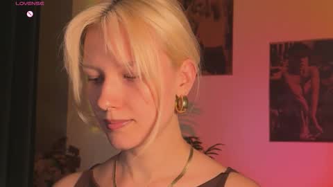 Lora heil online show from 13, 9, 2025