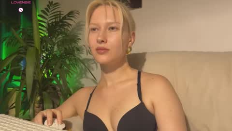 Lora heil online show from 18, 9, 2025