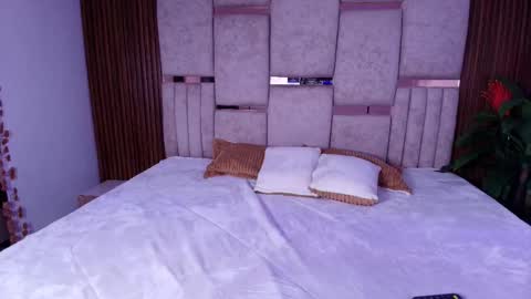  Lorein  online show from 10, 11, 2025