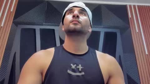  L O R E N Z O  Thumbs Up help  online show from 22, 10, 2025