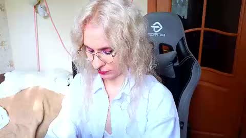 Lori -----------------------------------    online show from 22, 7, 2026