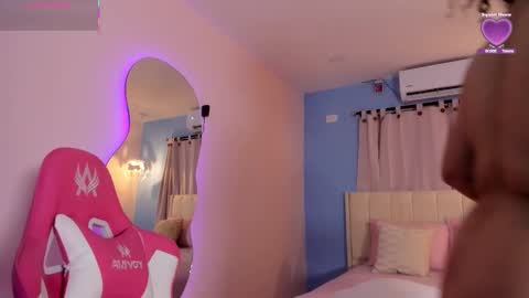 Snapshot of lou_22_ chatting on 10, 2, 2026 Lou online show from 10, 2, 2026