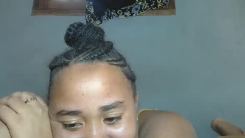 Snapshot of louane98 chatting on 5, 5, 2026 louane98 online show from 5, 5, 2026
