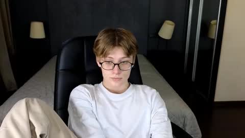 Snapshot of louie_evans chatting on 3, 11, 2025 louie_evans online show from 3, 11, 2025