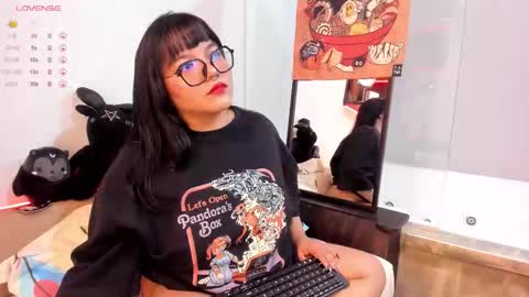 Snapshot of louiemanson_ chatting on 20, 10, 2025 online show from 20, 10, 2025
