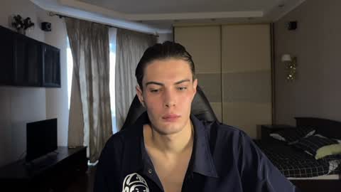 Snapshot of louis_preston chatting on 20, 12, 2024 Mark online show from 20, 12, 2024