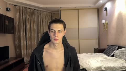 Snapshot of louis_preston chatting on 10, 1, 2025 Mark online show from 10, 1, 2025