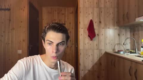 Snapshot of louis_preston chatting on 17, 10, 2025 Mark online show from 17, 10, 2025