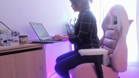 Lourrein Stoun   Independiente online show from 6, 12, 2024