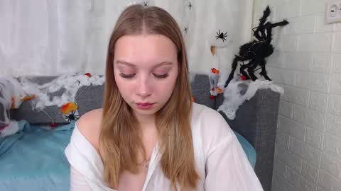 love bella  online show from 20, 10, 2025