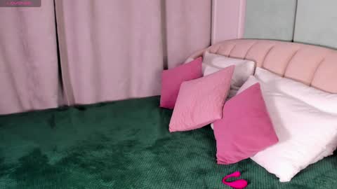 Snapshot of love_is_lola chatting on 26, 12, 2024 Lola online show from 26, 12, 2024