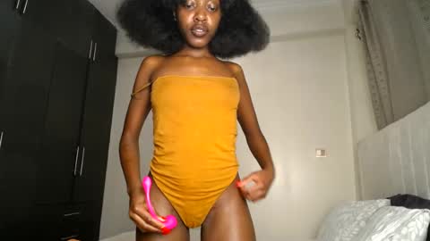 Snapshot of love_miah chatting on 23, 7, 2026 Miah online show from 23, 7, 2026