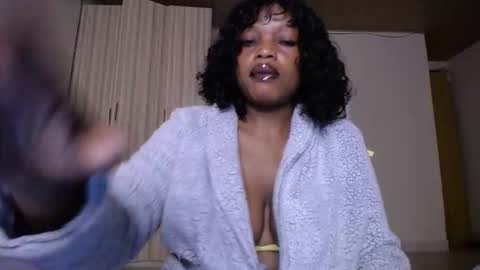Snapshot of love_niahh chatting on 20, 11, 2025 niahh online show from 20, 11, 2025