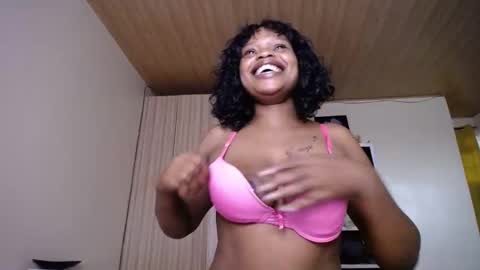 Snapshot of love_niahh chatting on 26, 11, 2025 niahh online show from 26, 11, 2025