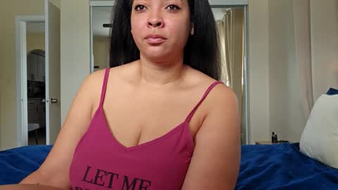 Snapshot of love_raquel_xo chatting on 17, 9, 2025 Raquel Love online show from 17, 9, 2025