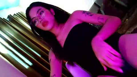 Snapshot of love_seren chatting on 13, 11, 2025 Seren online show from 13, 11, 2025