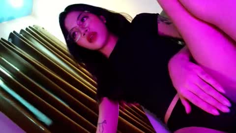 Snapshot of love_seren chatting on 18, 11, 2025 Seren online show from 18, 11, 2025