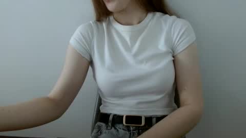 Snapshot of love_vivian chatting on 17, 6, 2026 Vivian online show from 17, 6, 2026