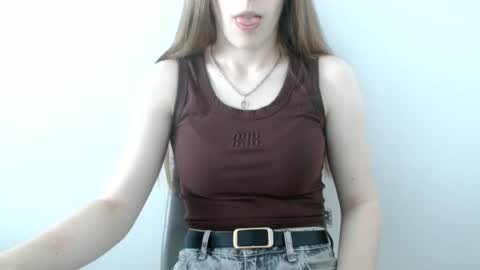 Snapshot of love_vivian chatting on 19, 6, 2026 Vivian online show from 19, 6, 2026