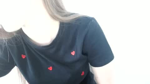 Snapshot of love_vivian chatting on 23, 6, 2026 Vivian online show from 23, 6, 2026
