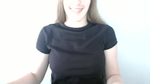 Snapshot of love_vivian chatting on 6, 7, 2026 Vivian online show from 6, 7, 2026