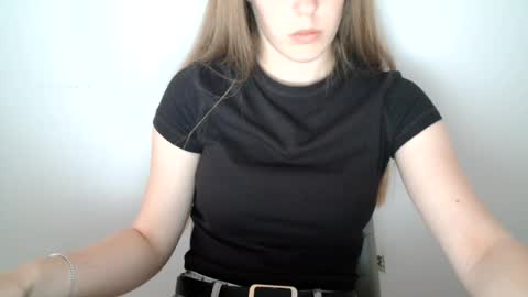 Snapshot of love_vivian chatting on 13, 7, 2026 Vivian online show from 13, 7, 2026