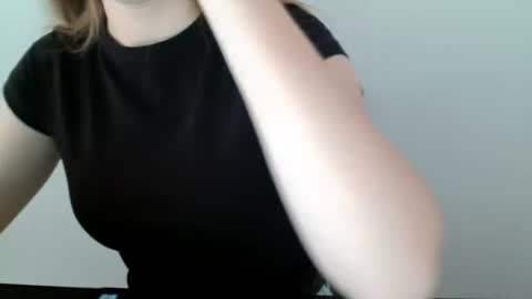 Snapshot of love_vivian chatting on 16, 7, 2026 Vivian online show from 16, 7, 2026