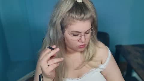 Snapshot of love_wiggy18 chatting on 16, 7, 2026 Ally online show from 16, 7, 2026