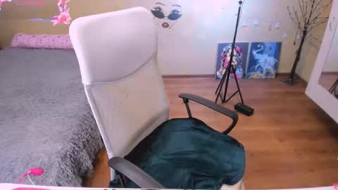 cat-girl online show from 19, 9, 2025