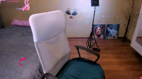 cat-girl online show from 26, 9, 2025