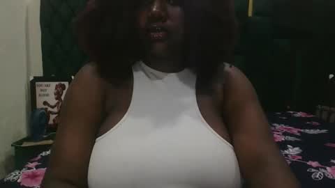 Snapshot of lovecumsluttie chatting on 31, 10, 2025 mila online show from 31, 10, 2025