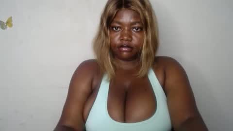 Snapshot of lovecumsluttie chatting on 21, 11, 2025 mila online show from 21, 11, 2025