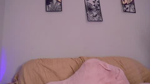 Snapshot of loveegirll chatting on 14, 7, 2026 katalina online show from 14, 7, 2026