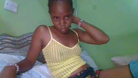 Snapshot of lovegal335 chatting on 18, 12, 2025 lovegal335 online show from 18, 12, 2025