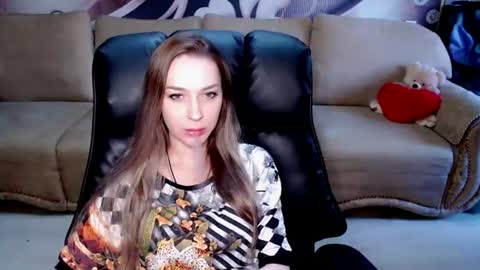 Snapshot of lovellymalina chatting on 22, 6, 2026 private open online show from 22, 6, 2026
