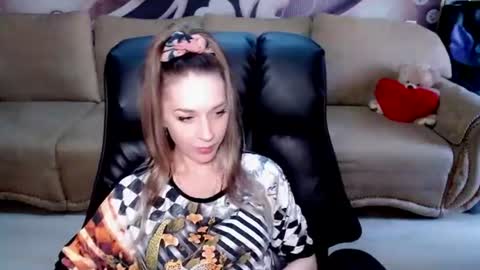 Snapshot of lovellymalina chatting on 26, 6, 2026 private open online show from 26, 6, 2026