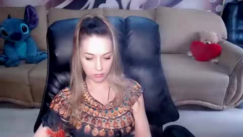 Snapshot of lovellymalina chatting on 1, 8, 2026 private open online show from 1, 8, 2026