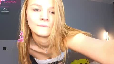 Snapshot of lovely_babyy chatting on 31, 12, 2024 Jenny online show from 31, 12, 2024